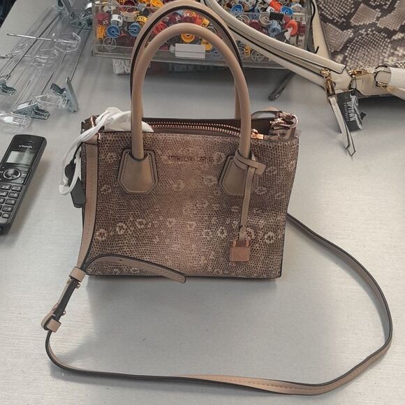Micheal Kors Purse - Picture 1 of 10